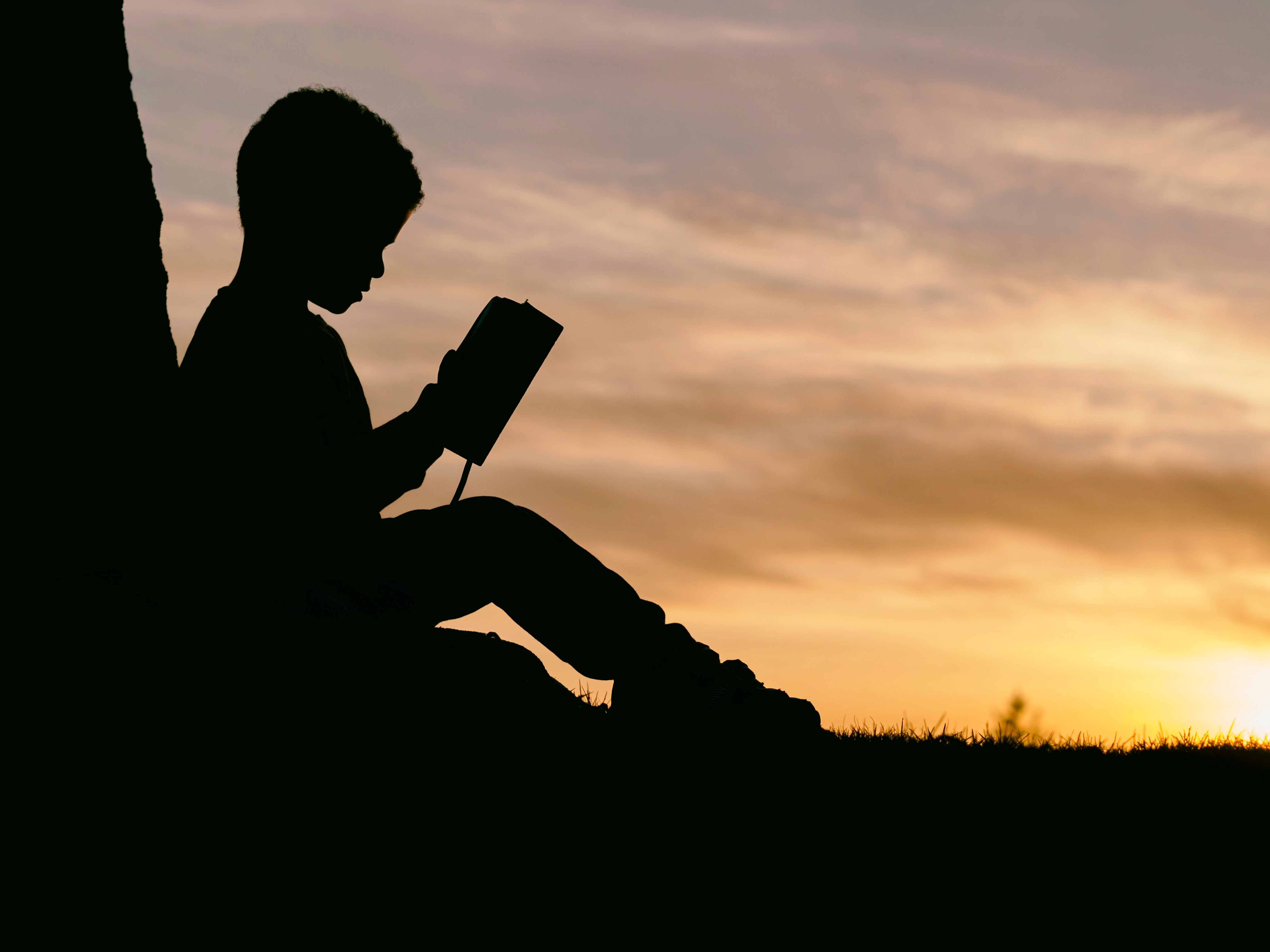 aaron-burden-child-reading-sunset